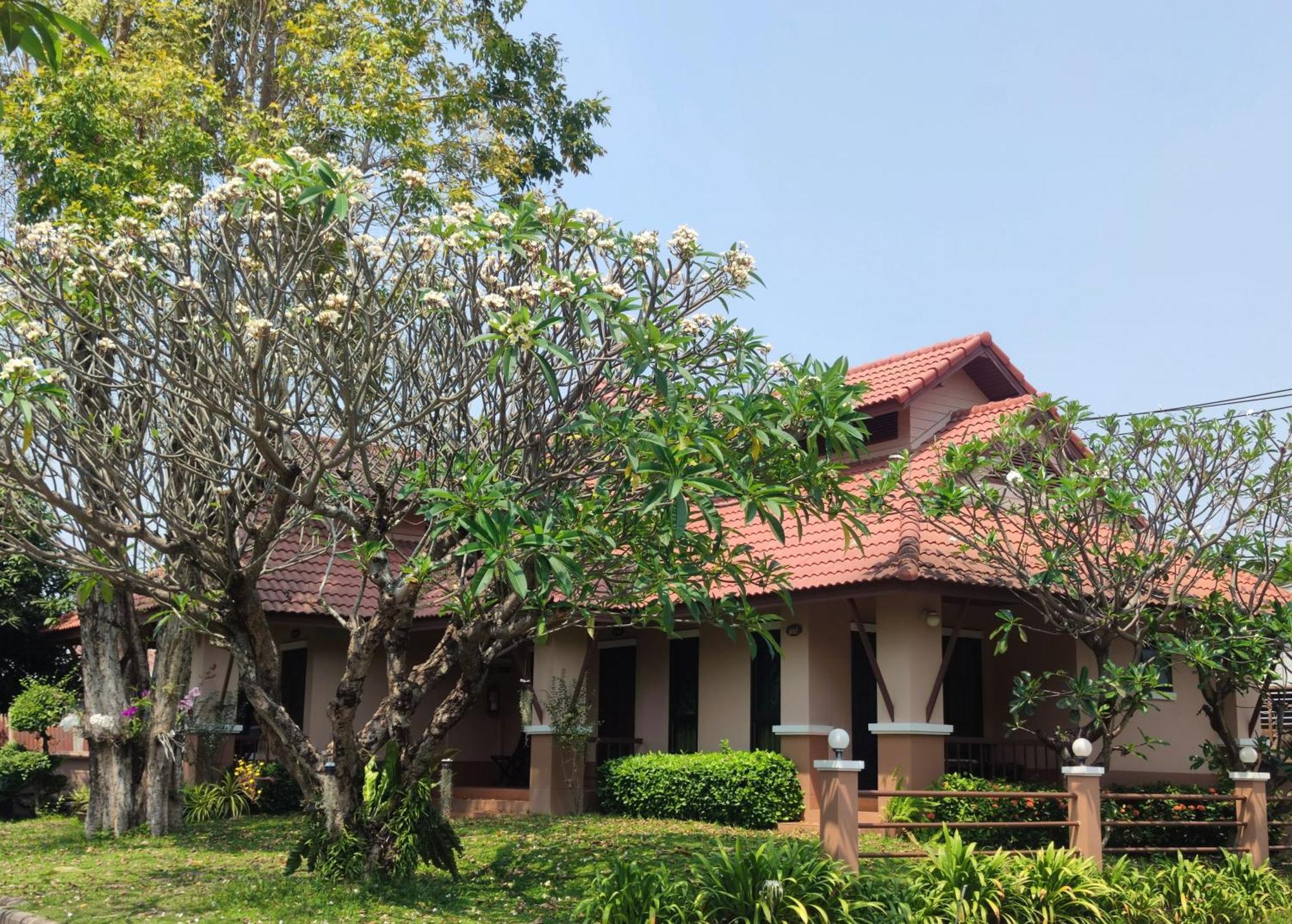 Areena Resort And Hotel Uttaradit Exterior photo